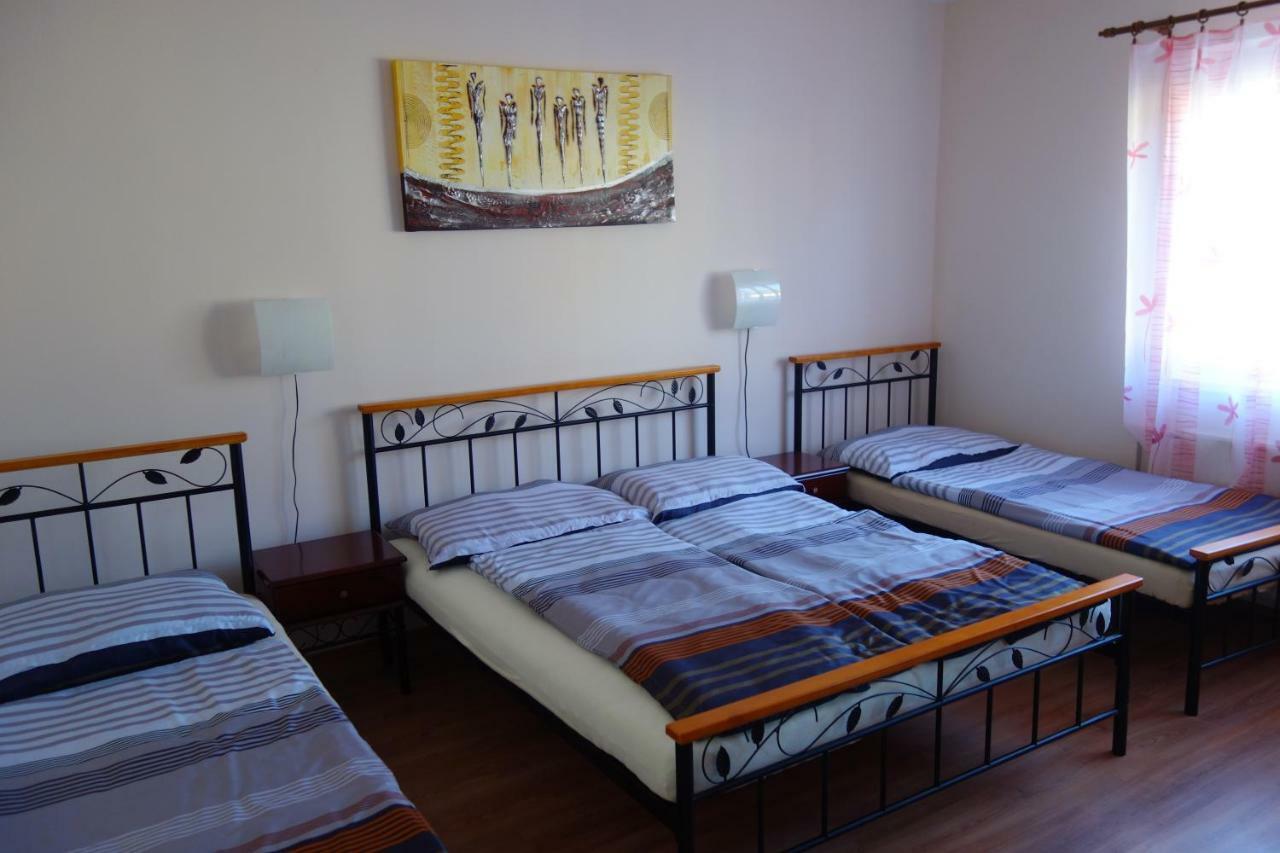 Ferienwohnung La Familia Štúrovo Exterior foto