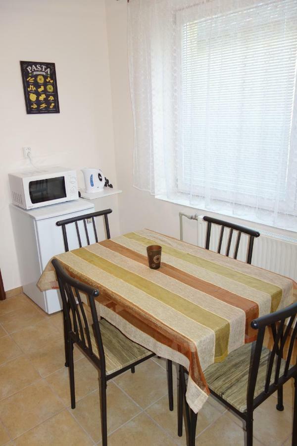 Ferienwohnung La Familia Štúrovo Exterior foto