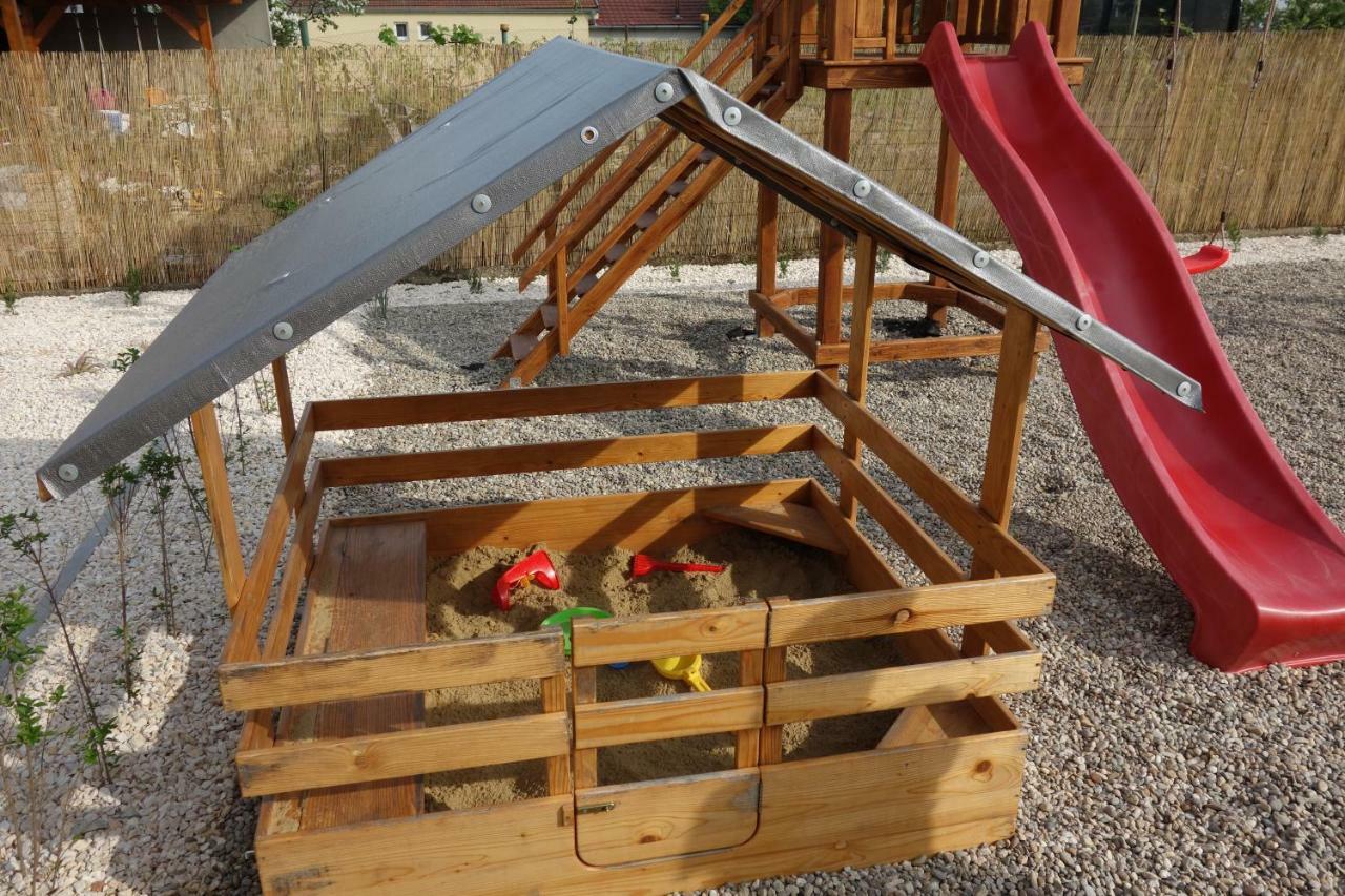 Ferienwohnung La Familia Štúrovo Exterior foto